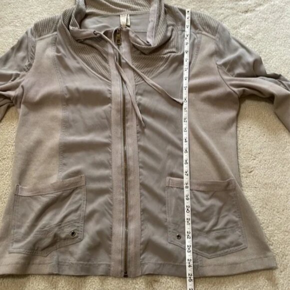 XCVI Boho Lagenlook Cowl Neck Zipper Ruched Sleeves Light Jacket Size Large - Picture 10 of 12